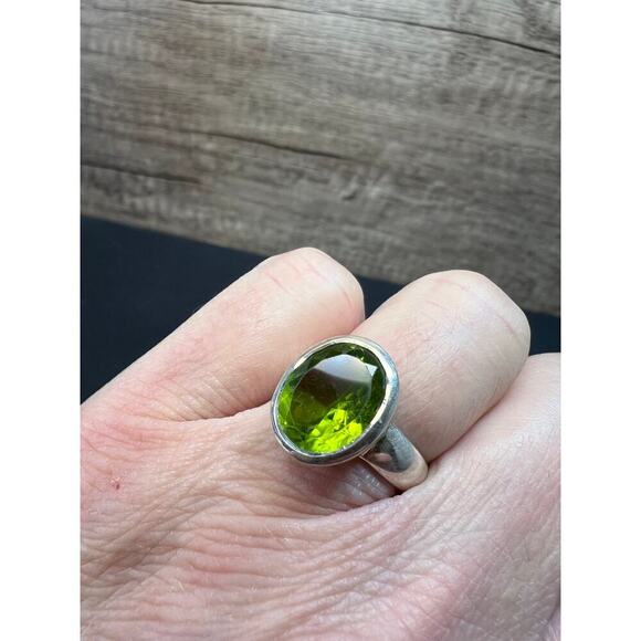 NEW size 7.5 peridot oval cut gemstone sterling silver ring 5.96 grams - Picture 6 of 16